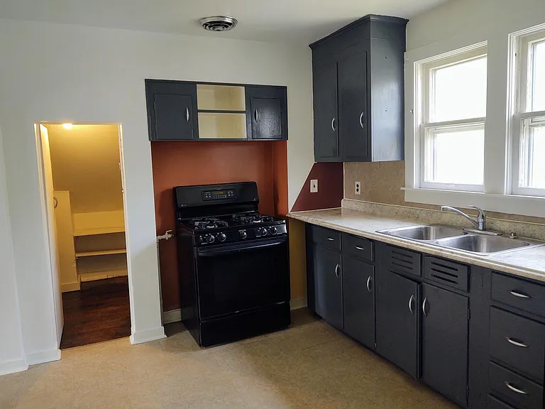 402 Vine St #1/2 — Photo 6