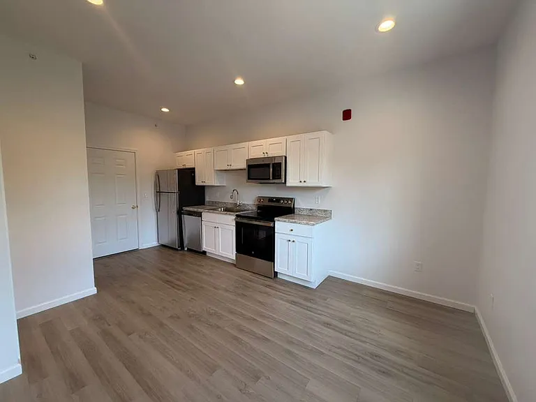 337 Main St #7A — Photo 2