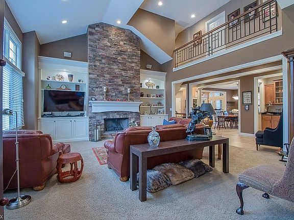 4th image of 10564 Oakmont Way
