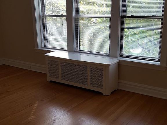 4th image of 910 S Lombard Ave #2