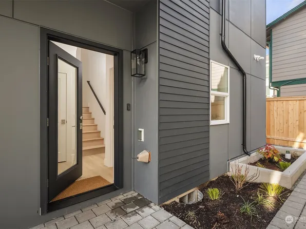 913 28th Avenue S #C, Seattle, WA 98144