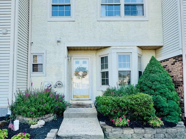 325 Wayne Ct, Holland, PA 18966