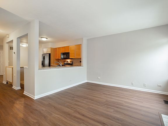 5th image of 98 W Hamilton Dr