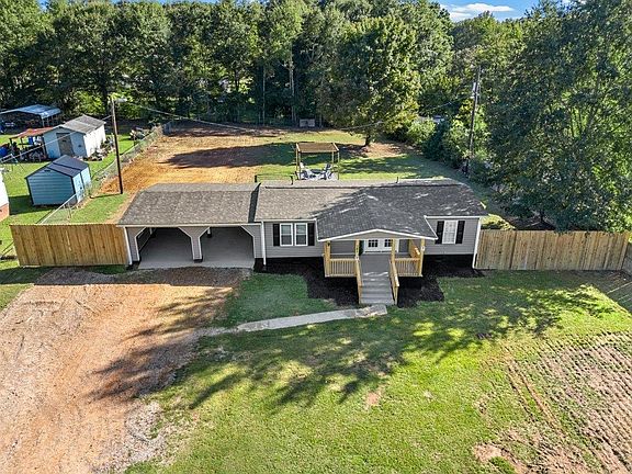 2nd image of 201 Foxfire Rd