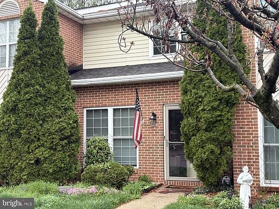 3rd image of 1659 Langley Dr