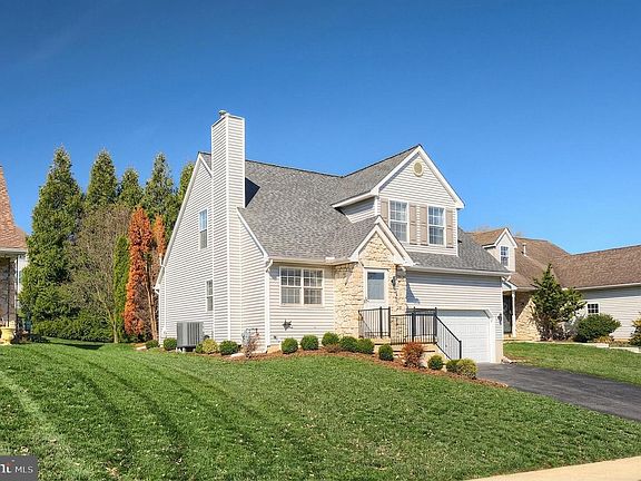 2nd image of 727 Blossom Hill Ln