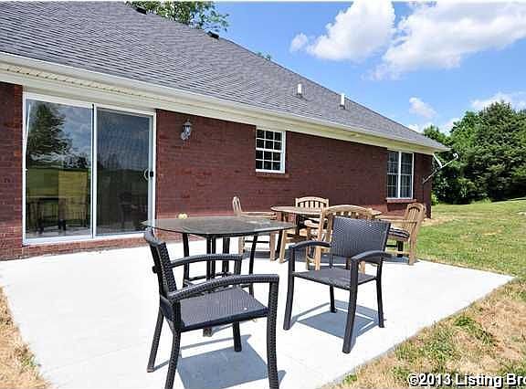 3rd image of 87 Chadwick Dr