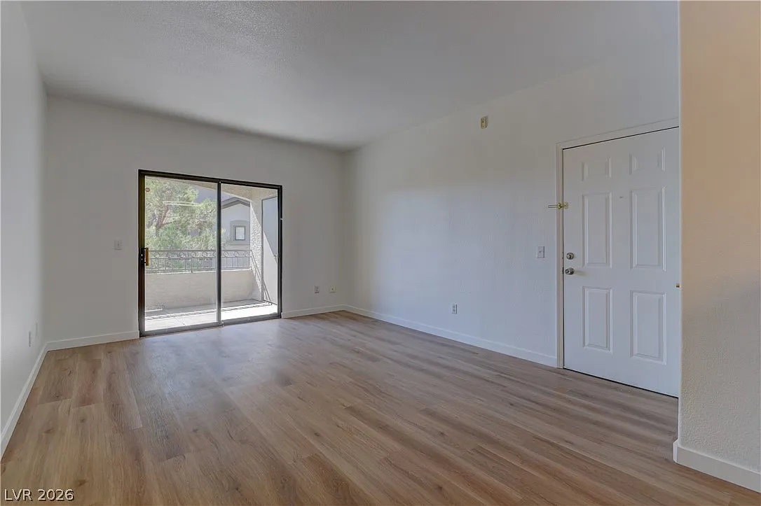 2 bed, 2.0 bath, 1094 sqft, $1,399 — Photo 3