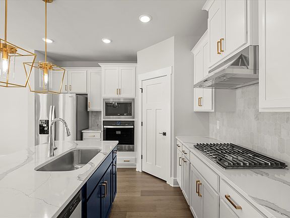 3rd image of 537 Cozy Bluff Rd