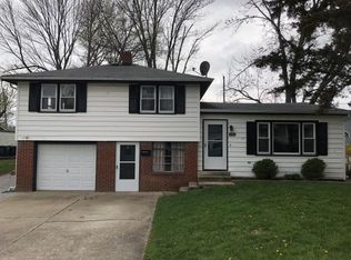 909 S Rosewood St, Effingham, IL 62401