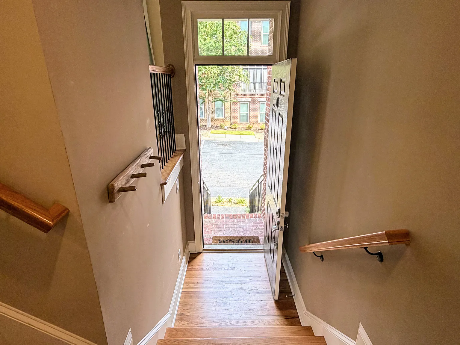 4 bed, 3.5 bath, $3,200 — Photo 3