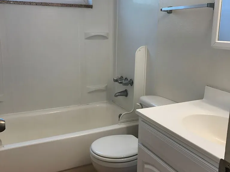 1455 N High St St Charles Apartments — Photo 31