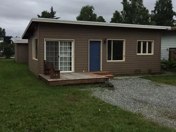 1510 1/2 E St, Anchorage, AK 99501