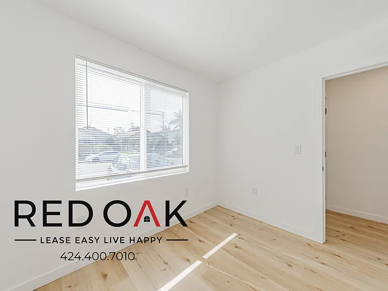 211 E 47th St #1/2 — Photo 6