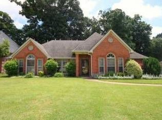 1302 Fairway Forest Dr E, Cordova, TN 38016