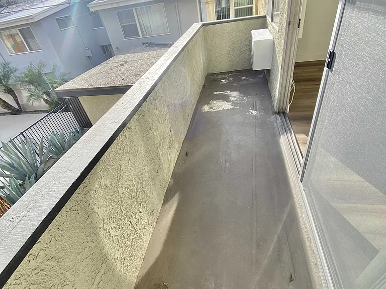 Moorpark St — Photo 17