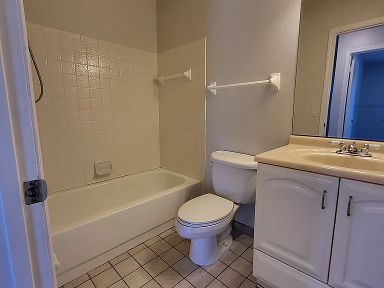 1470 SE Appamattox Ter — Photo 3