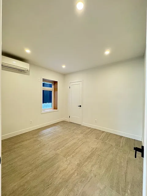 Building Photo - 1634 W 2nd St #1A