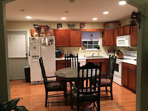 3rd image of 112 Cora Dr SE