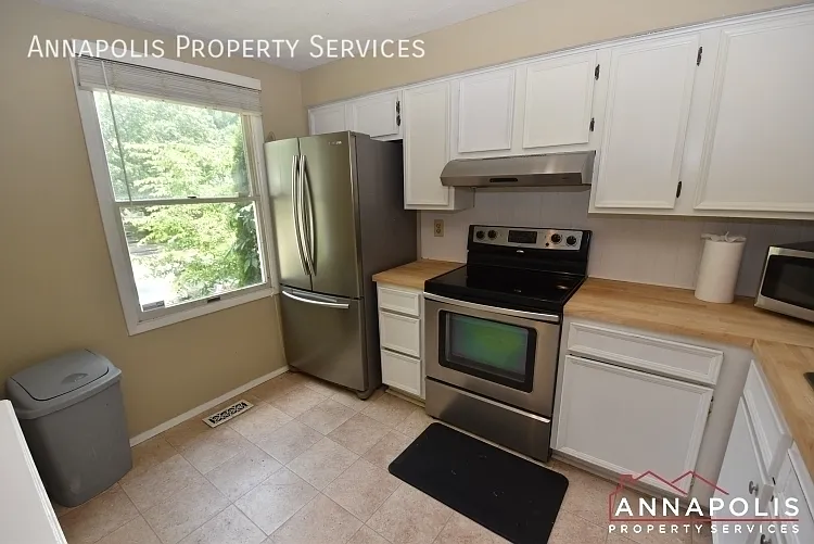 7660 Fairbanks Ct — Photo 2