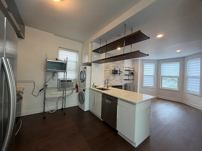 228 Maple St #2 — Photo 6