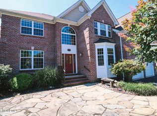 10 Emily Rd, Manalapan, NJ 07726