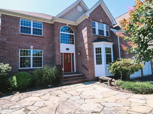 10 Emily Rd, Manalapan, NJ 07726