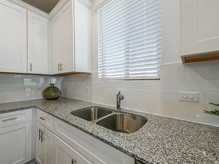 3075 Clydesdale Dr — Photo 16