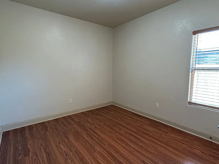 3900 Roma St — Photo 16
