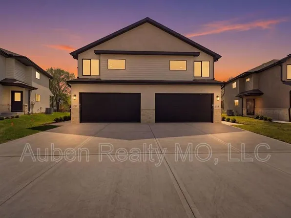216 NW Orchard St, Lees Summit, MO 64063