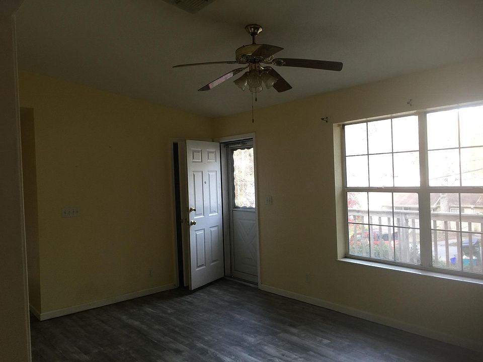 1st image of 696 Lake Dr