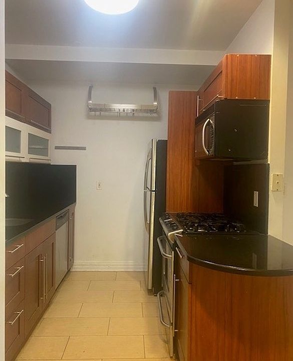 1st image of 649 Washington Ave APT 1C