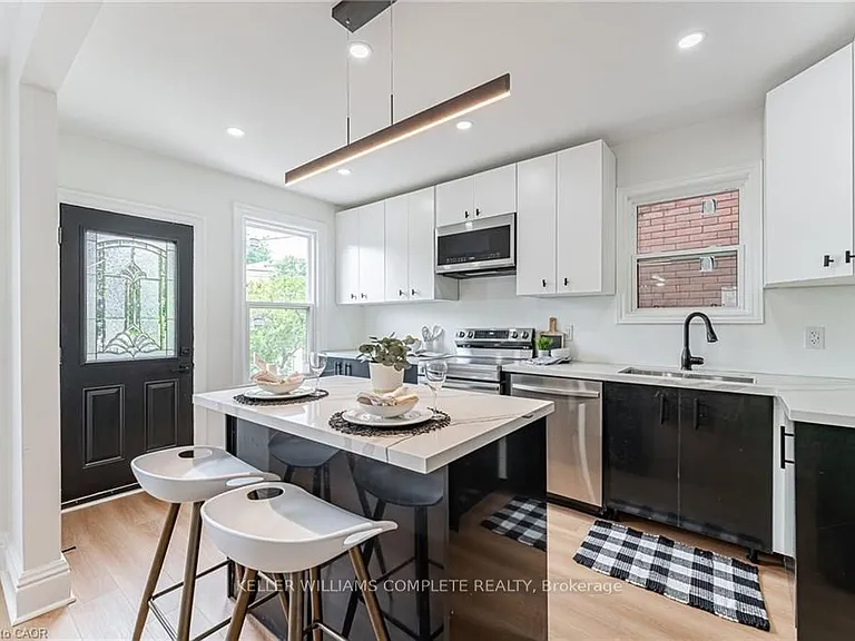 15 Barnesdale Ave N #1 — Photo 1