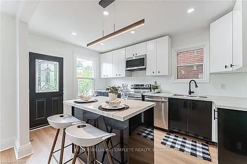 15 Barnesdale Ave N Photo 1