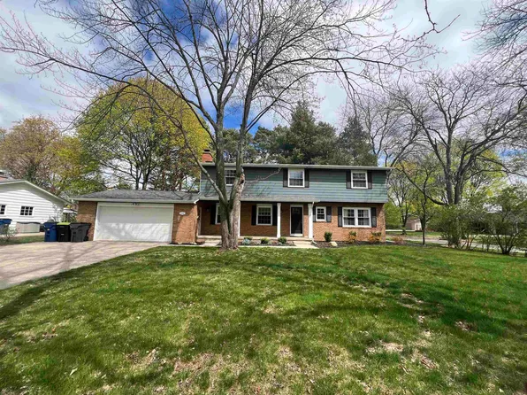 3202 Greenway Dr, Midland, MI 48642