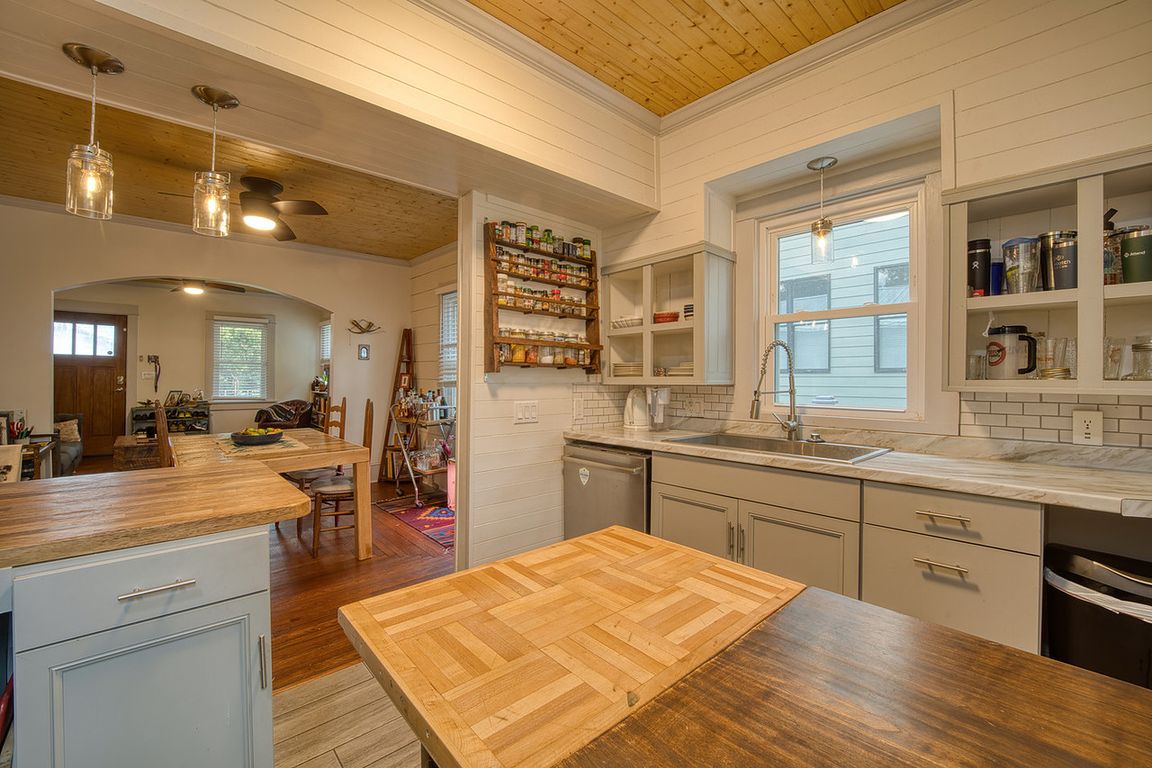 next background image