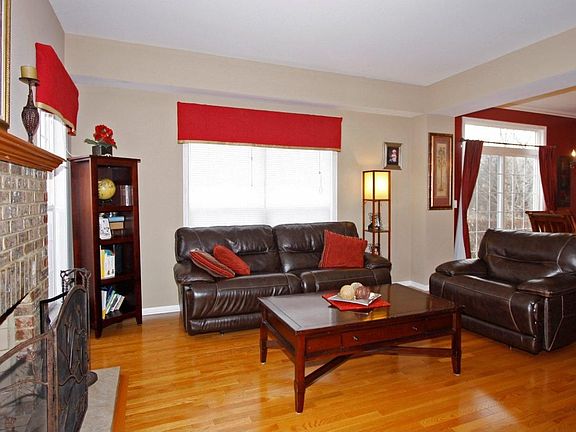 2nd image of 2124 Yale Cir