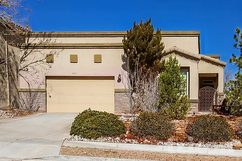 3941 N Pole Loop NE Photo 1