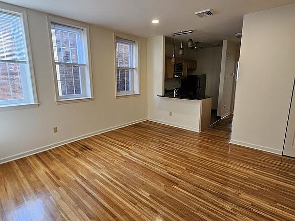 2nd image of 1516 Lombard St APT 2B