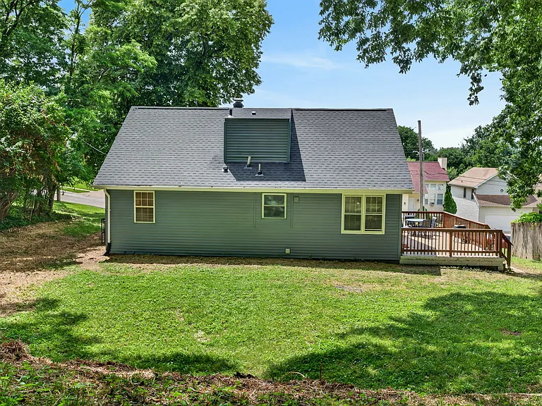 16 Lansing Ave — Photo 42