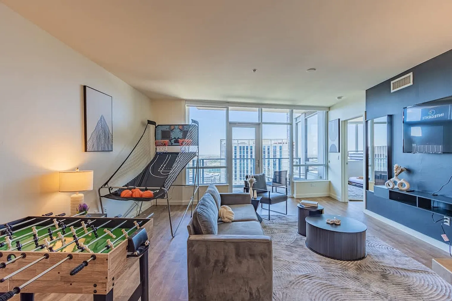 1 bed, 1.0 bath, 1130 sqft, $2,862 — Photo 2