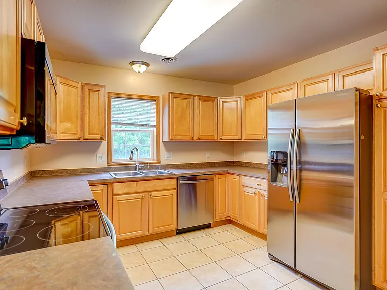 1813 Carns Dr — Photo 10