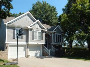 3415 Brown Rd, Saint Joseph, MO 64506