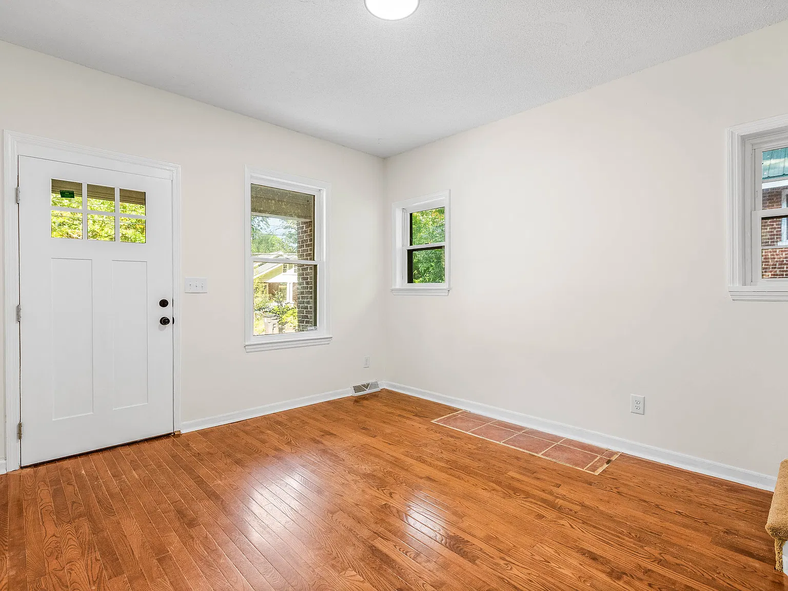 2 bed, 1050 sqft, $1,650 — Photo 4