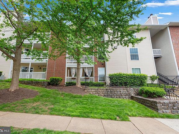 2nd image of 1539 Lincoln Way APT 201