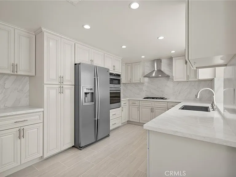 11861 Darby Ave — Photo 2