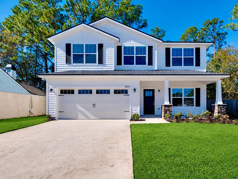 2214 Twin Pines Cir W — Photo 1