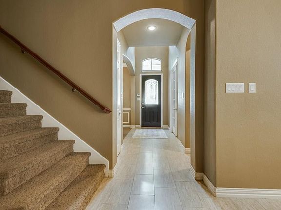 3rd image of 5485 Braemar Dr