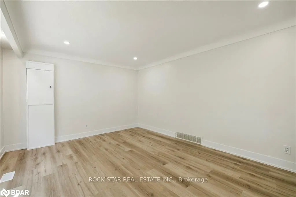 3 bed, $2,100 — Photo 4