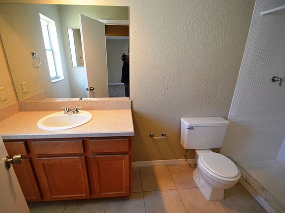 5th image of 215 Sheridan Ave